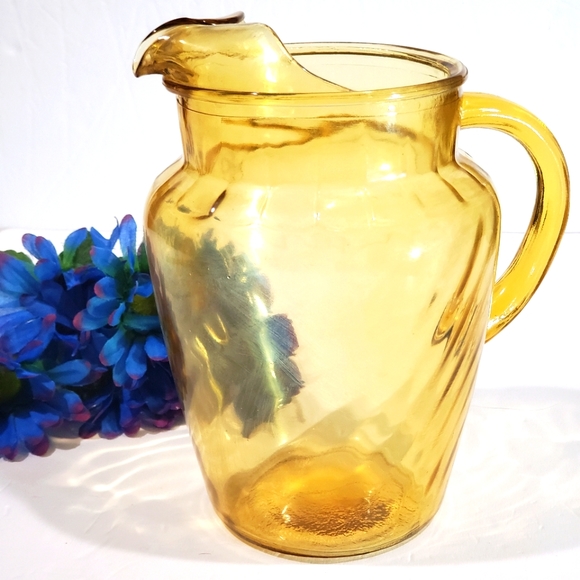 Vintage Amber Gold Yellow Pressed Swirl Glass Large Pitcher With Ice Lip EUC - Picture 1 of 15